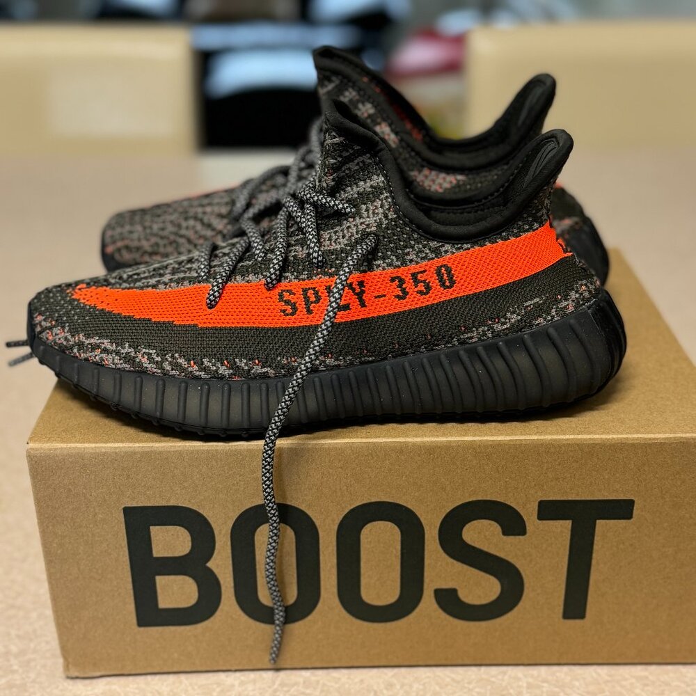 Yeezy 350 V2 - Carbon Beluga SIZE 6